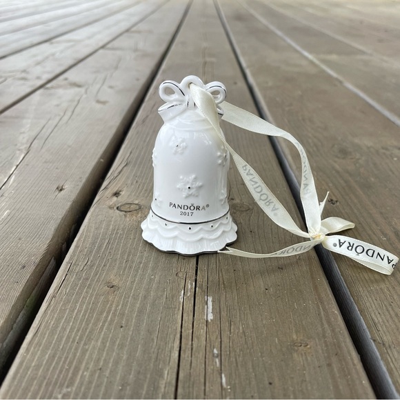 Pandora Limited Edition 2017 Bell Christmas Tree Ornament - Picture 4 of 12